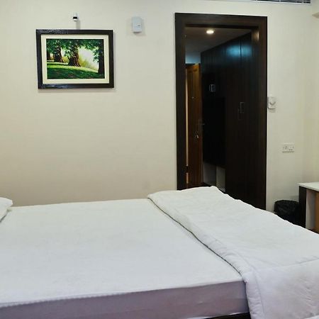 Malayalee Club Hotel Madras Buitenkant foto