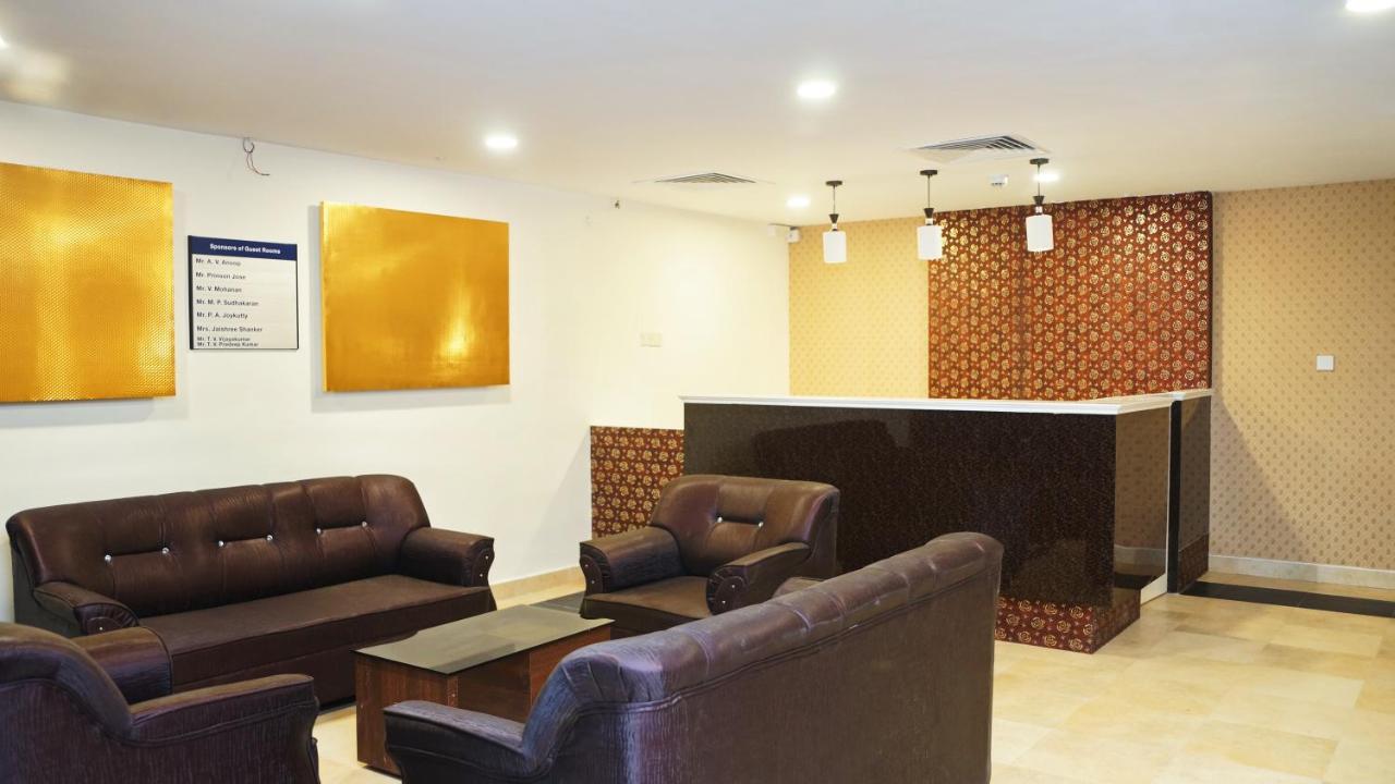 Malayalee Club Hotel Madras Buitenkant foto