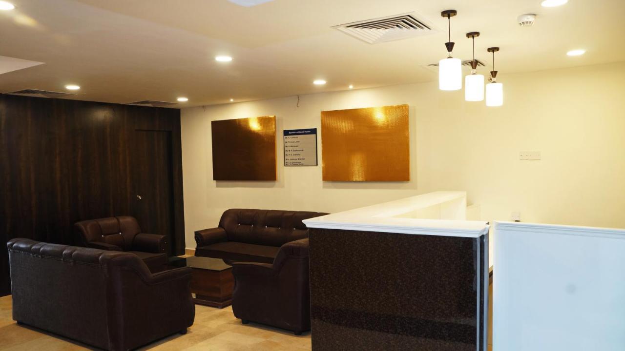 Malayalee Club Hotel Madras Buitenkant foto