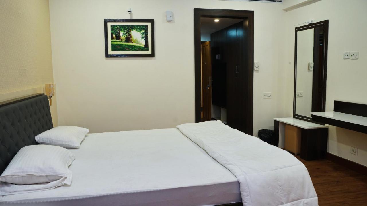 Malayalee Club Hotel Madras Buitenkant foto