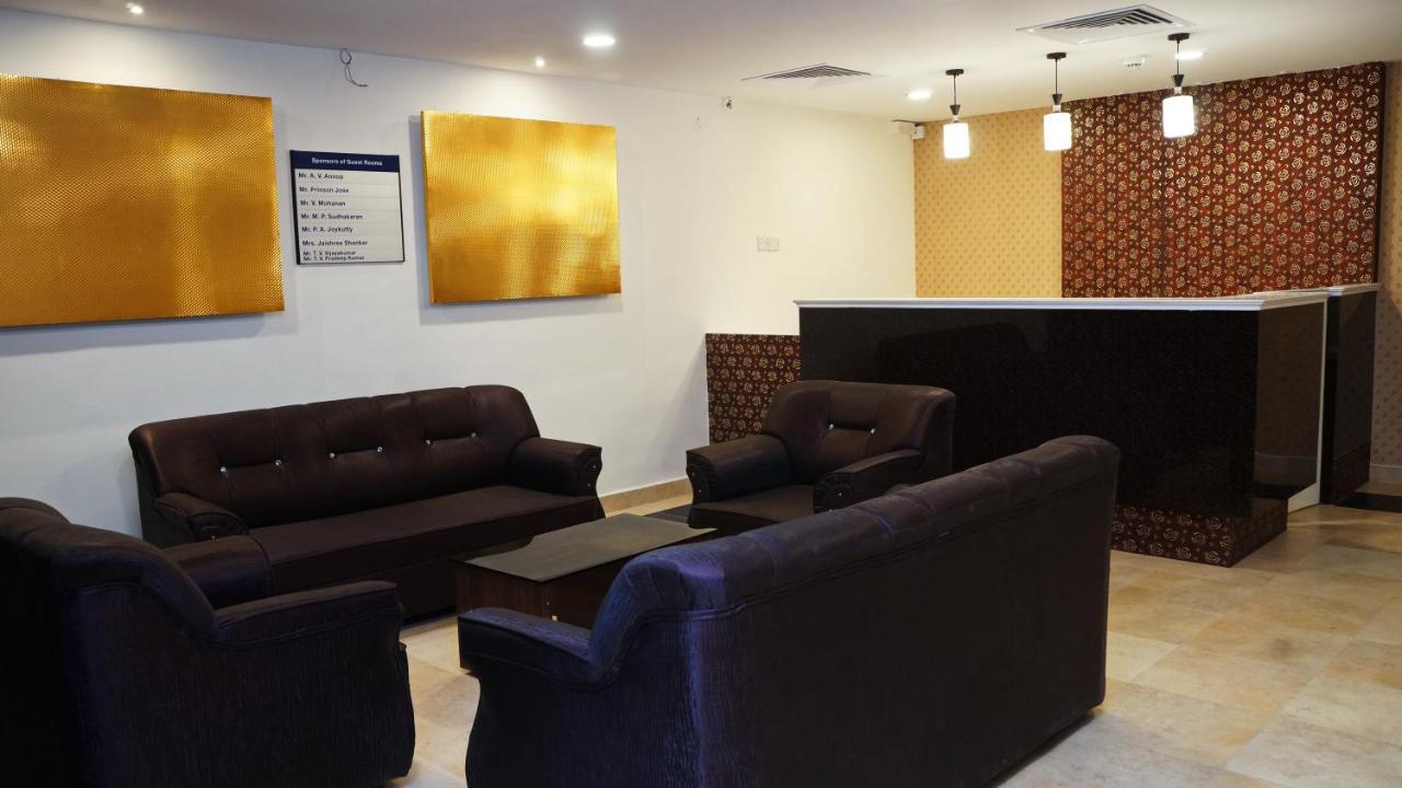 Malayalee Club Hotel Madras Buitenkant foto