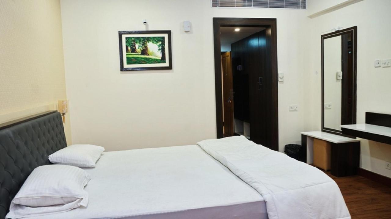 Malayalee Club Hotel Madras Buitenkant foto
