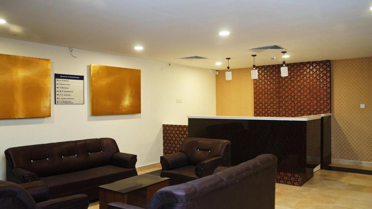Malayalee Club Hotel Madras Buitenkant foto