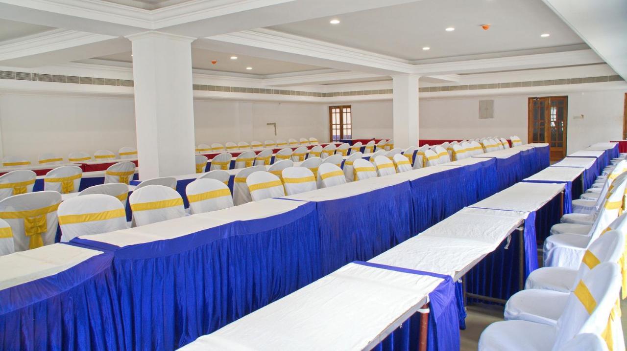 Malayalee Club Hotel Madras Buitenkant foto