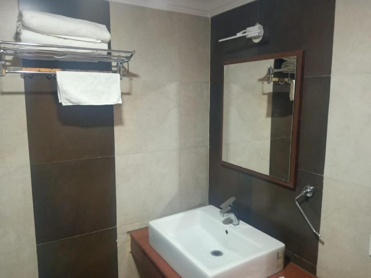 Malayalee Club Hotel Madras Buitenkant foto